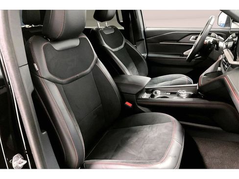 Used 2025 Ford Explorer ST image 9