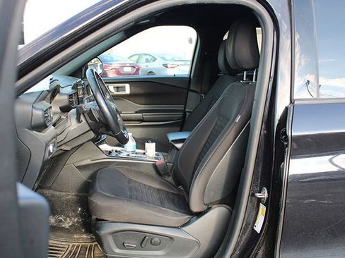 Used 2020 Ford Explorer XLT w/ Comfort Package RWD image 12