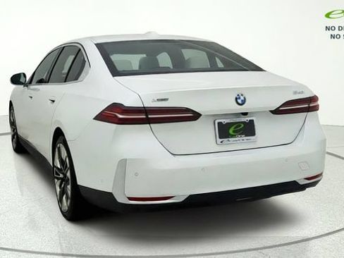 Used 2025 BMW 540i xDrive AWD/4WD image 5