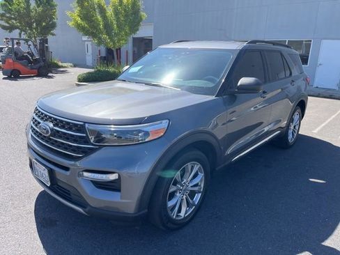 Used 2023 Ford Explorer XLT w/ Equipment Group 202A AWD/4WD image 1