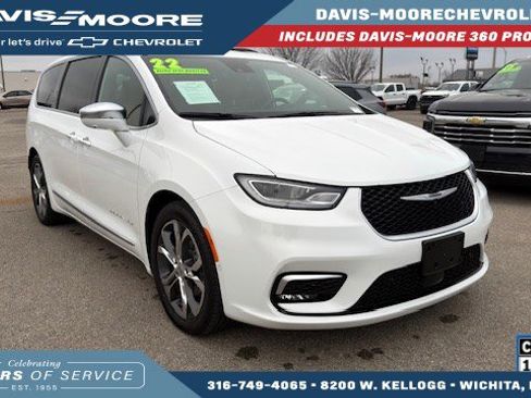 Used 2022 Chrysler Pacifica Pinnacle image 1
