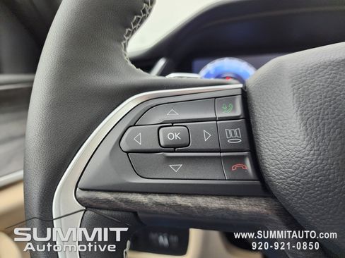 New 2025 Jeep Grand Cherokee Limited w/ Black Appearance Package image 15