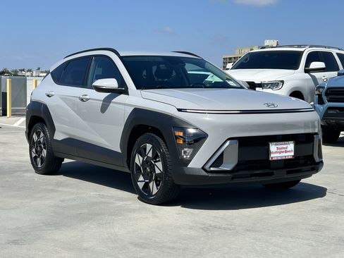 Used 2025 Hyundai Kona SEL FWD image 2