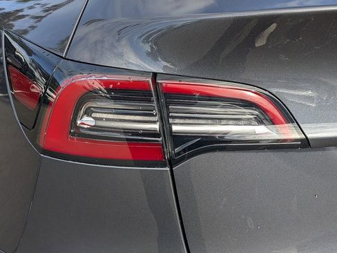 Used 2021 Tesla Model Y Long Range image 11