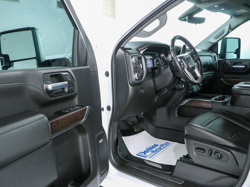Used 2021 GMC Sierra 2500 Denali w/ Denali Ultimate Package AWD/4WD image 3