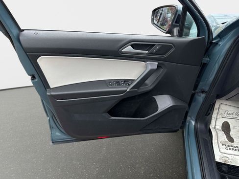 Used 2020 Volkswagen Tiguan SE image 18