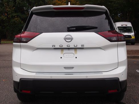 Used 2026 Nissan Rogue SV FWD image 6