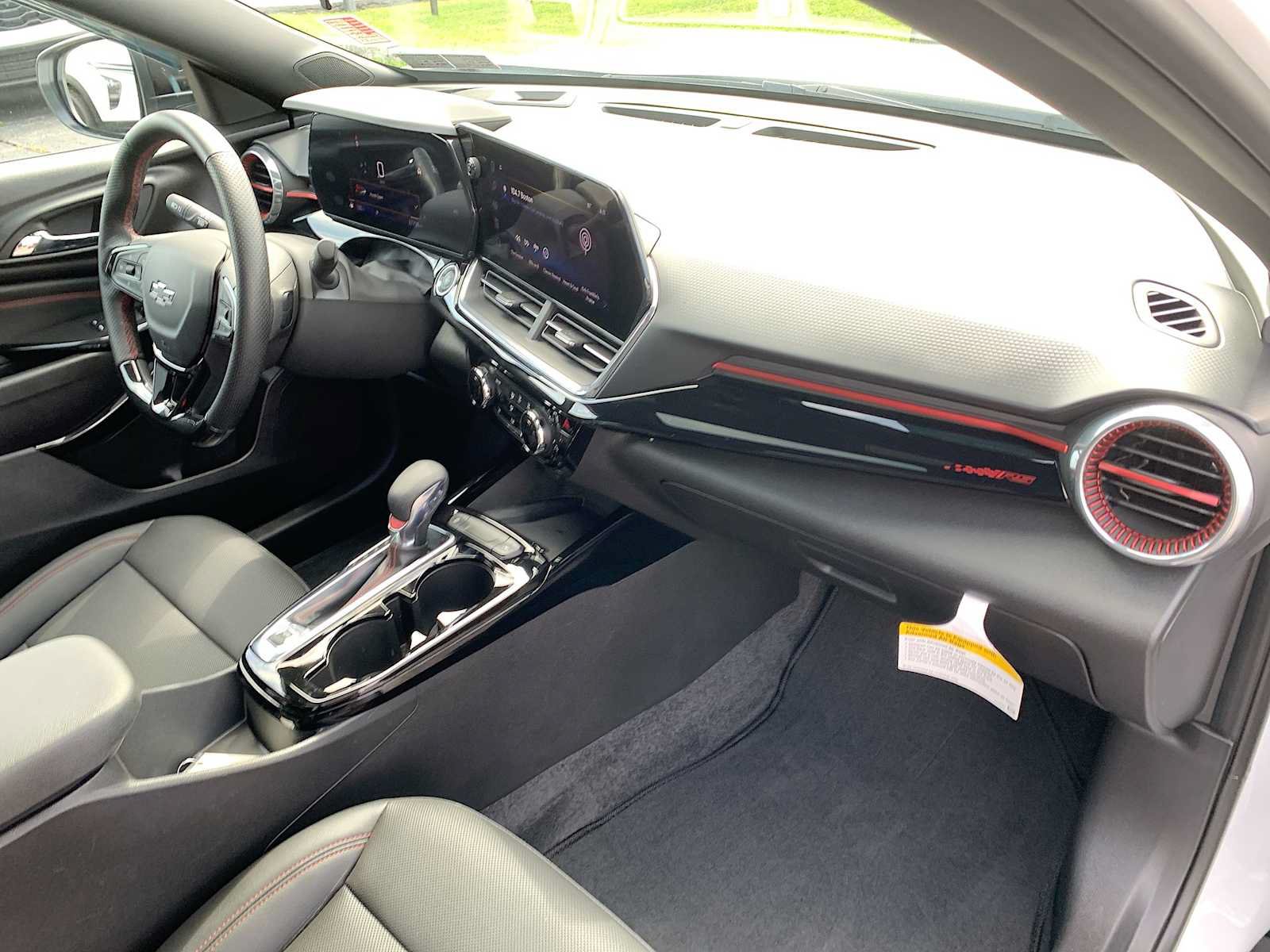 Certified 2024 Chevrolet Trax RS w/ Sunroof Package FWD image 27