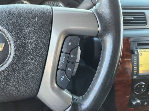 Used 2013 Chevrolet Avalanche LTZ image 19