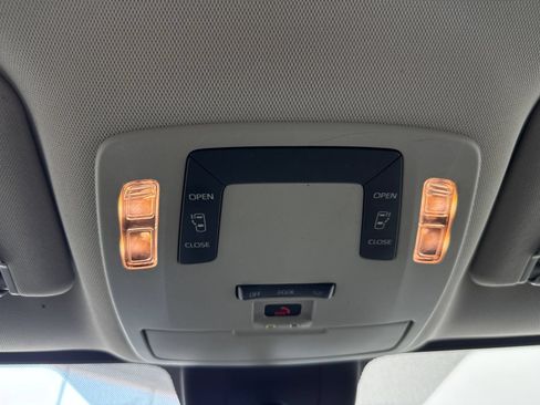 Used 2021 Toyota Sienna LE FWD image 33