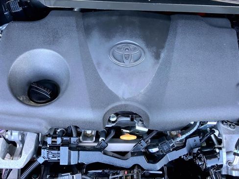 Used 2022 Toyota Sienna XLE FWD image 32