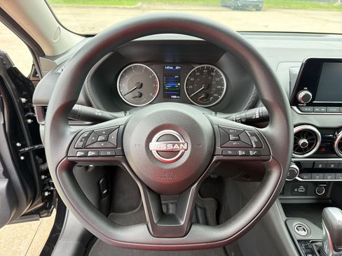 Used 2025 Nissan Sentra S FWD image 17