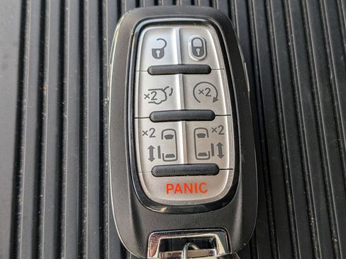 Used 2023 Chrysler Pacifica Touring-L FWD image 36