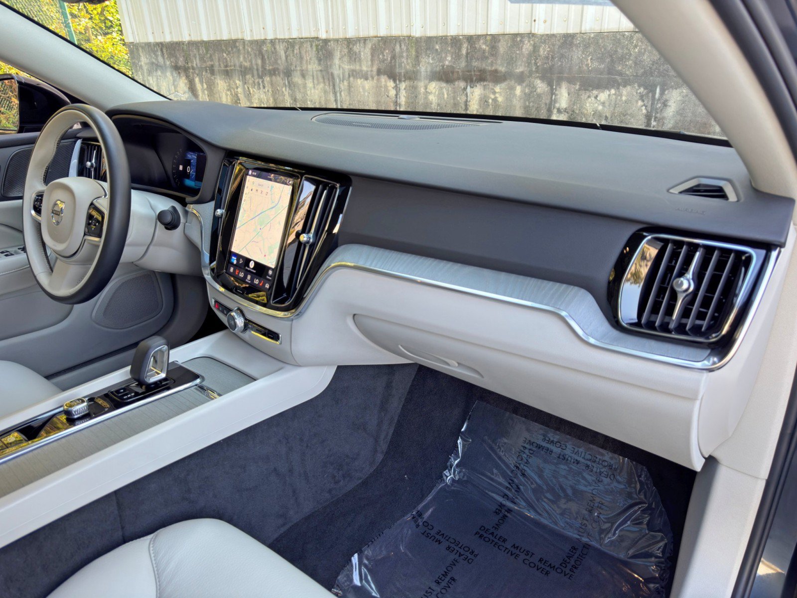 Used 2025 Volvo S60 B5 Plus w/ Climate Package FWD image 15