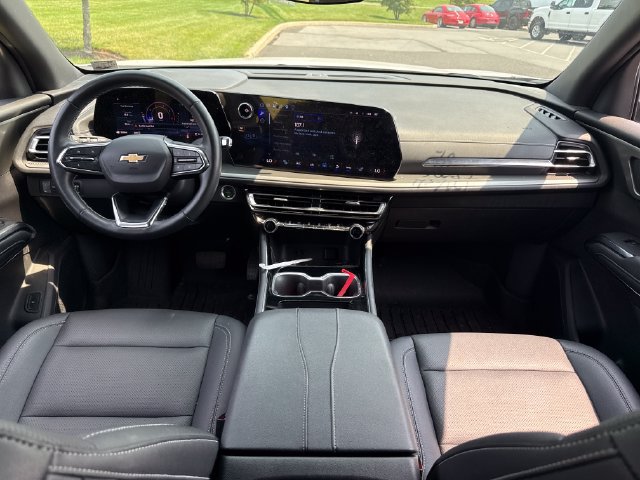 Used 2025 Chevrolet Traverse LT w/ Sun and Wheel Package AWD/4WD image 18