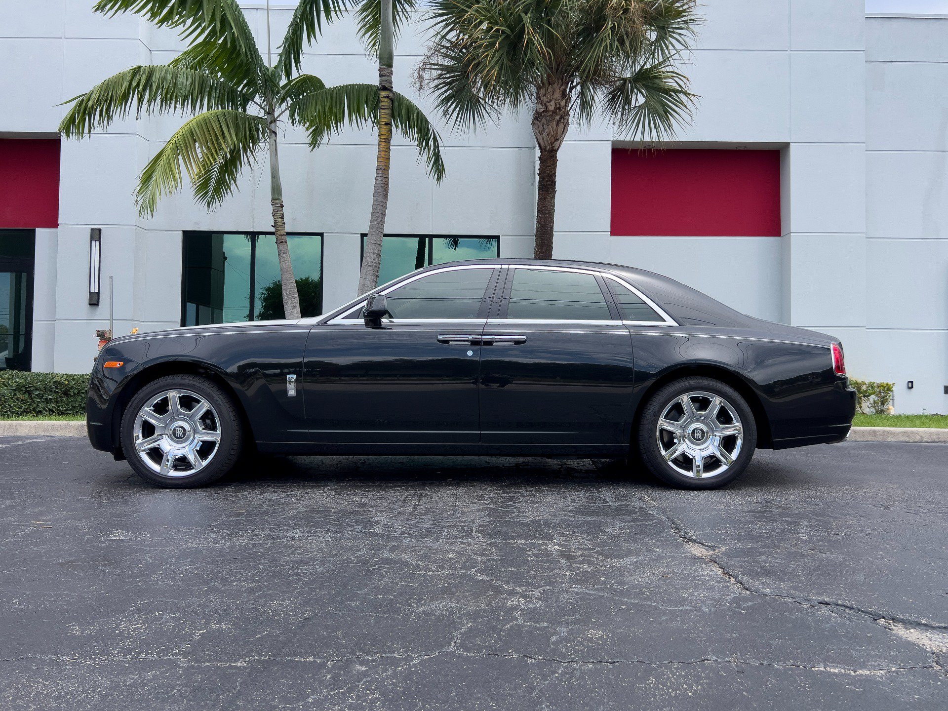 Used 2013 Rolls-Royce Ghost RWD image 23