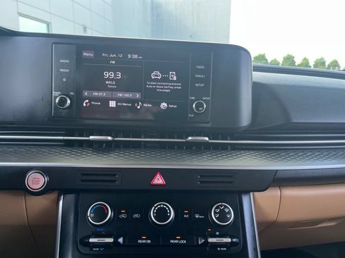 Used 2023 Kia Carnival LX FWD image 16