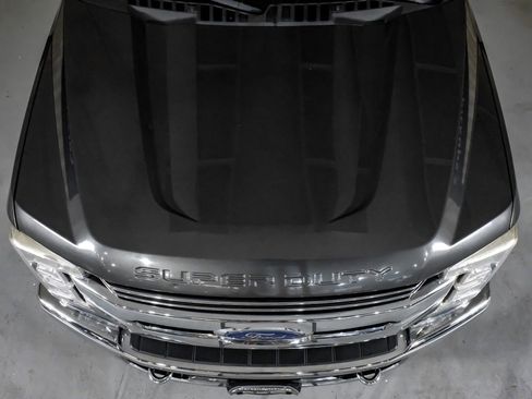 Used 2019 Ford F350 Lariat w/ Chrome Package image 37