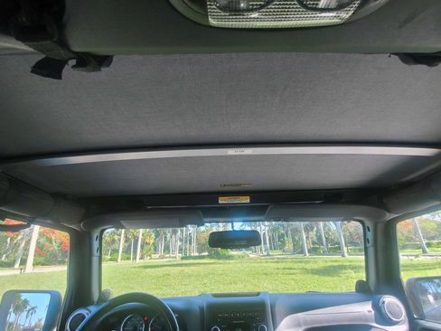 Used 2014 Jeep Wrangler Unlimited Rubicon w/ Connectivity Group AWD/4WD image 10