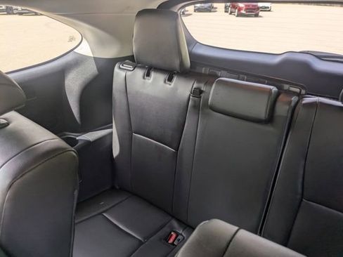 Used 2024 Toyota Highlander XLE AWD/4WD image 16
