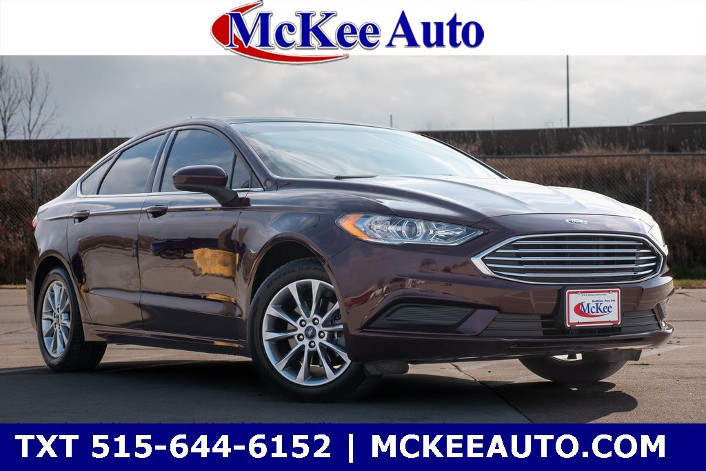 Used 2017 Ford Fusion SE FWD image 1