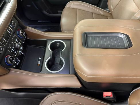 Used 2024 Chevrolet Suburban High Country w/ Premium Package image 37