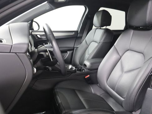 Certified 2025 Porsche Macan image 5