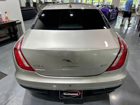 Used 2017 Jaguar XJ L Portfolio RWD image 28