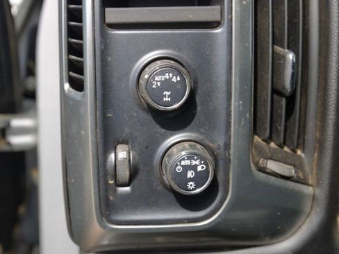 Used 2018 Chevrolet Silverado 1500 LT w/ All Star Edition AWD/4WD image 17