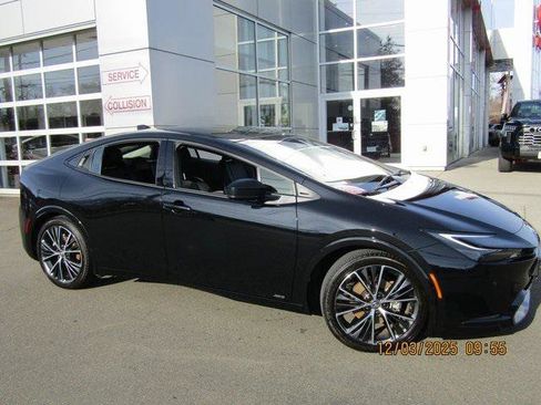 Certified 2024 Toyota Prius XLE image 1