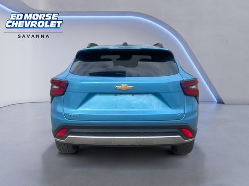 Used 2025 Chevrolet Trax LT w/ Sunroof Package FWD image 4