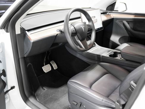 Used 2024 Tesla Model Y Performance AWD/4WD image 9