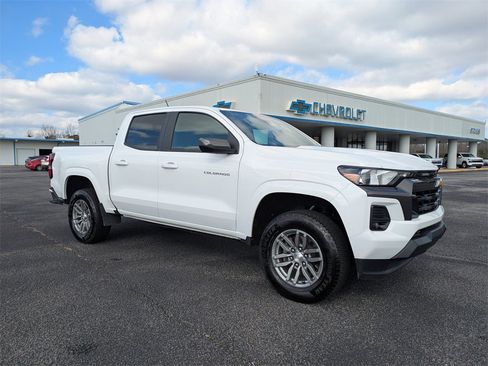 Used 2024 Chevrolet Colorado LT w/ LT Convenience Package image 2