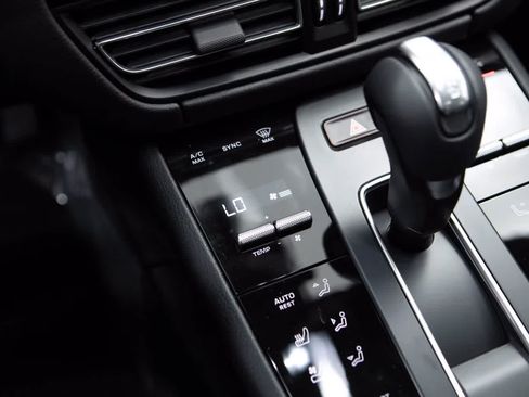 Certified 2026 Porsche Macan AWD/4WD image 26