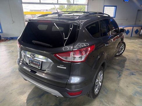 Used 2016 Ford Escape SE w/ SE Chrome Package FWD image 2