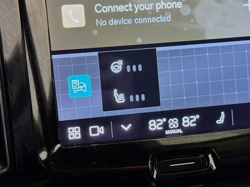 Used 2023 Volvo XC60 B5 Core image 3