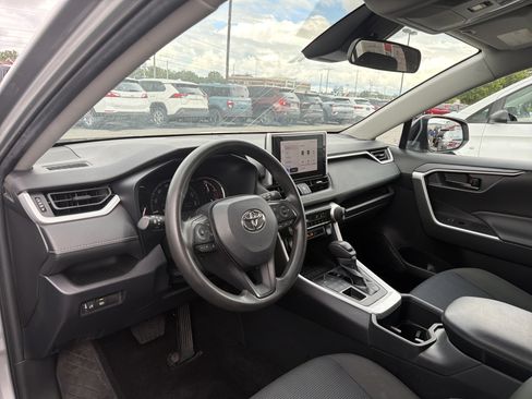 Used 2023 Toyota RAV4 LE AWD/4WD image 9
