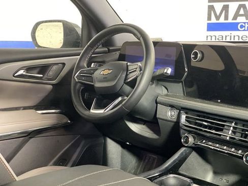 Used 2025 Chevrolet Traverse LT image 10