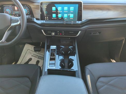 Used 2025 Volkswagen Atlas SE image 38