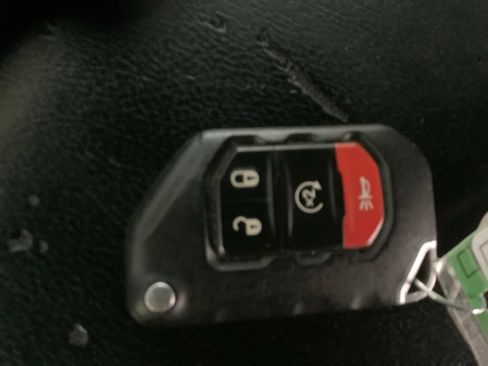 Certified 2019 Jeep Wrangler Unlimited Sahara AWD/4WD image 30