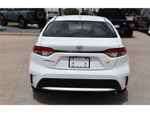 Certified 2022 Toyota Corolla LE FWD image 5