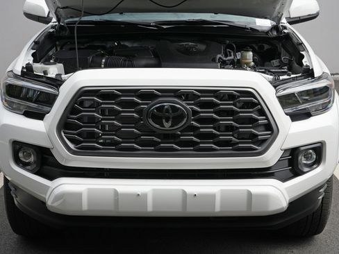 Used 2023 Toyota Tacoma TRD Sport w/ Black Out Package (TMS) AWD/4WD image 8