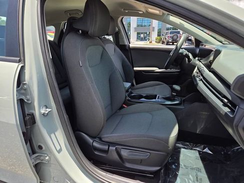 Used 2025 Kia K4 FWD image 18