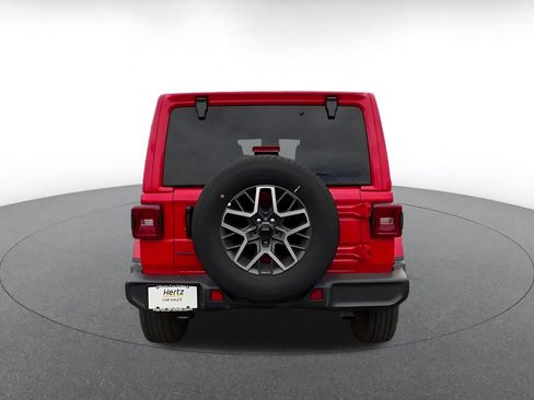 Used 2025 Jeep Wrangler Unlimited Sahara AWD/4WD image 12