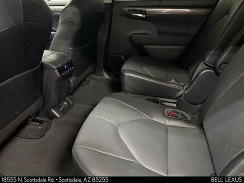 Used 2022 Toyota Highlander Limited image 25