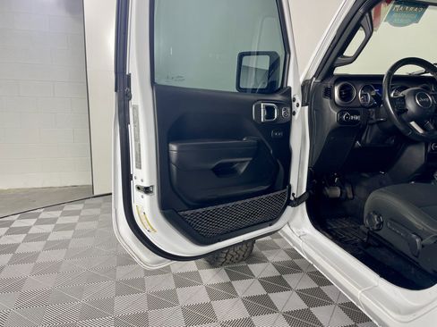 Used 2021 Jeep Wrangler Sport S image 11