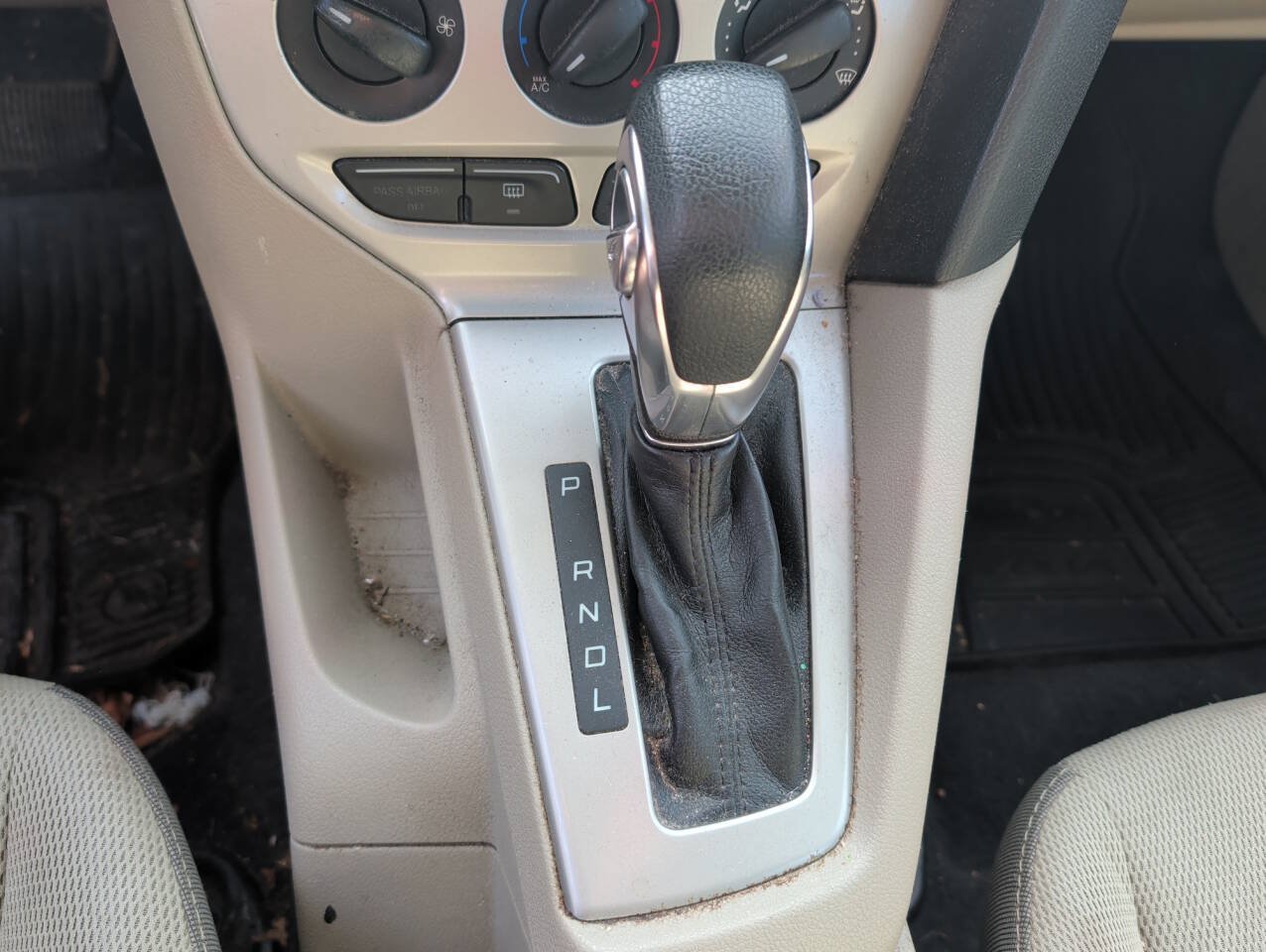 Used 2012 Ford Focus SE w/ SE Winter Pkg FWD image 36