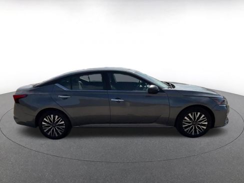 Used 2025 Nissan Altima 2.5 SV FWD image 16