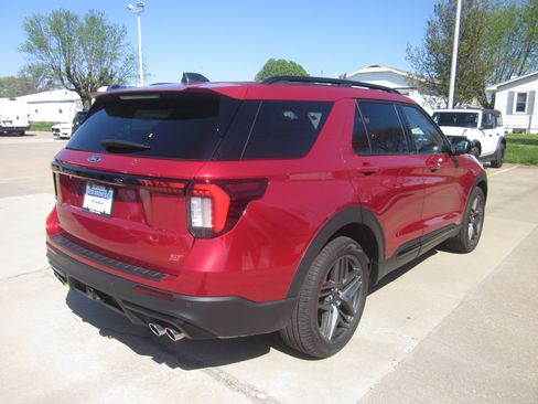 Used 2025 Ford Explorer ST AWD/4WD image 6