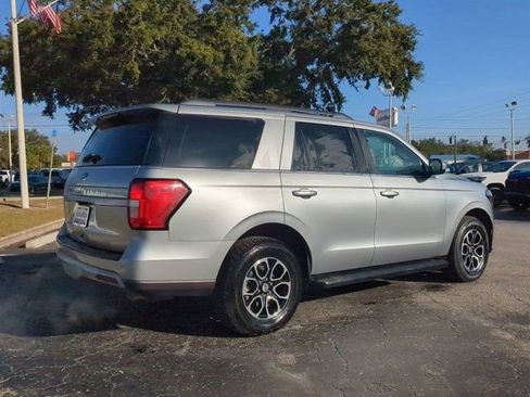Used 2024 Ford Expedition XLT image 4
